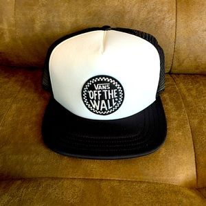 Vans OTW  white and black trucker snap back hat
